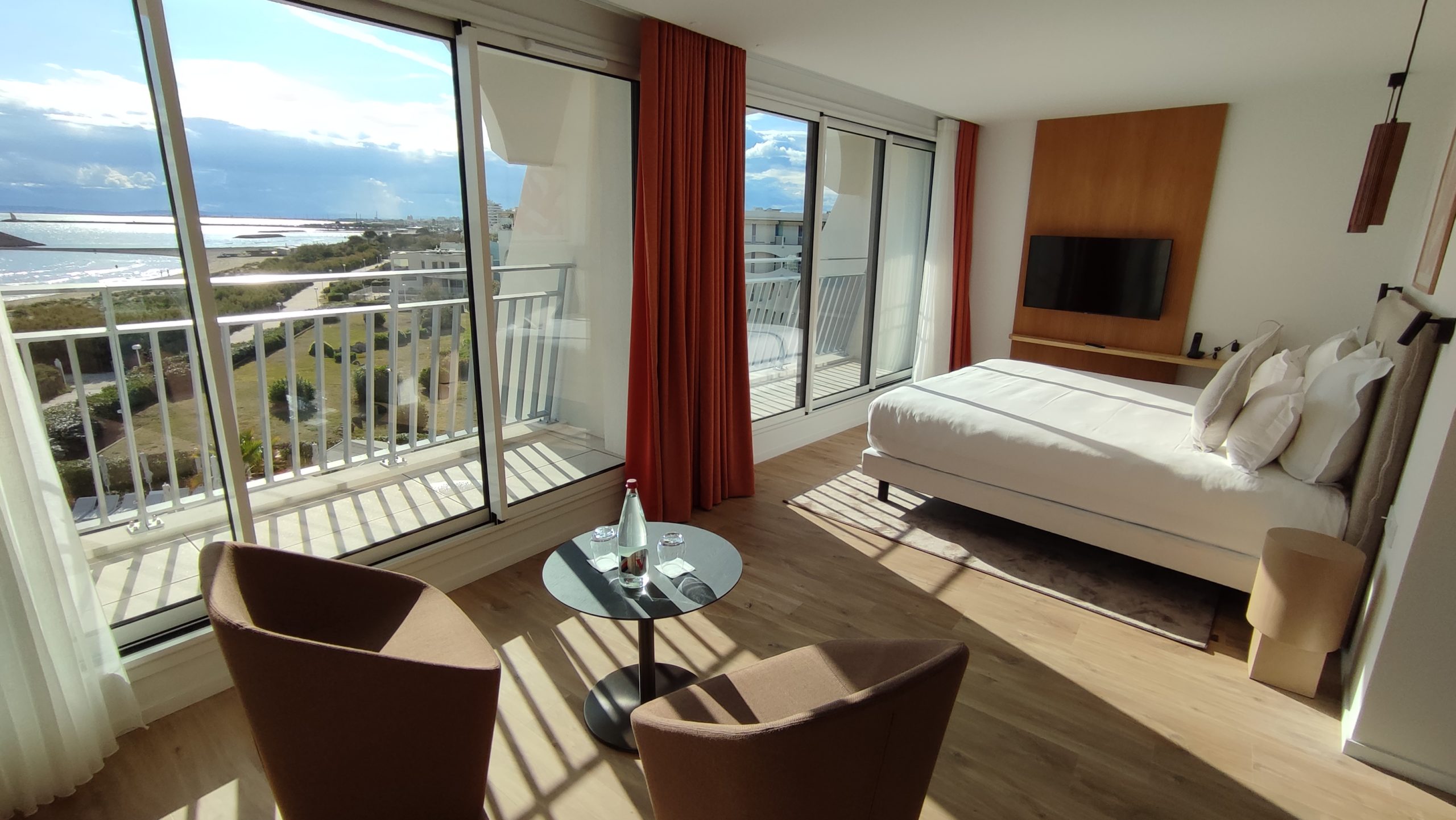 chambre avec terrasse hauteur vue sur palavas - hotel 5 etoiles la grande motte - hotel la plage